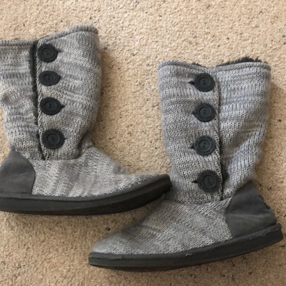 grey muk luks